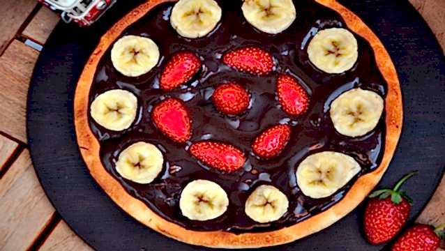 1983Beyoğlu’ndan yepyeni bir lezzet; Beyoğlu çikolatalı pizza