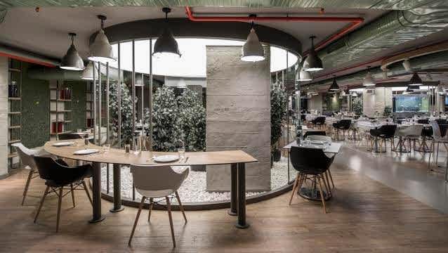 Caglayan Architects, kullanıcıyı tasarımın merkezinde ele alıyor