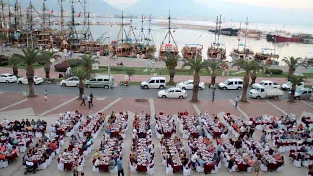 Alanya'da dünyaya örnek iftar