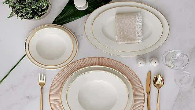 Güral Porselen, “Kasım’da aşk başkadır” dedirtiyor