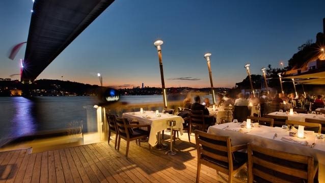 Hamsinin ve turp otunun en leziz hali Aralık ayı boyunca Lacivert’te