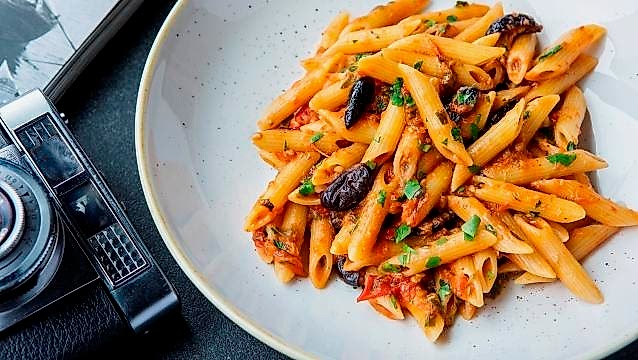 İştah kabartan tatlar Monochrome yaz mönüsünde