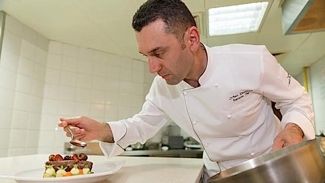 Orhan Demirok, şık, dengeli ve lezzetli tabaklara imza atıyor