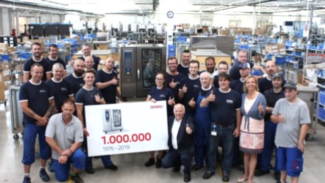 RATIONAL 1 milyonuncu buharlı kombi fırını kutladı 