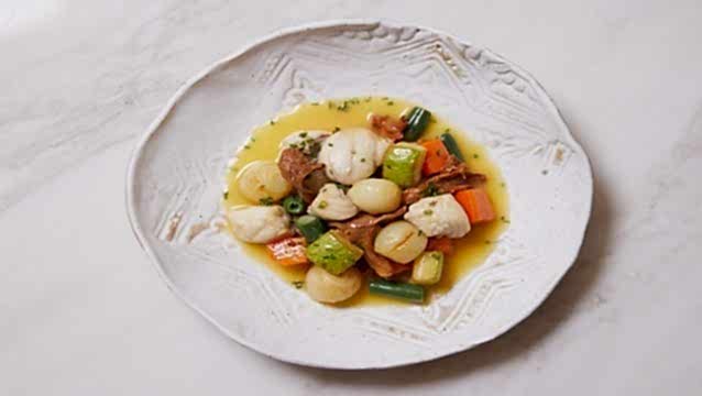 Şef Çiğdem Alagök’ten lezzetli bir tarif; Orman Mantarlı Fener Balığı 