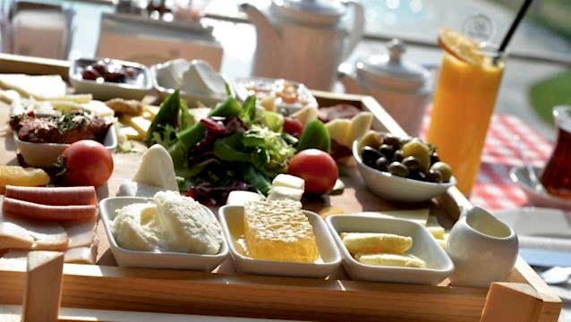 Sheraton Ataköy’de ‘Bi Kasa Kahvaltı’ başlıyor