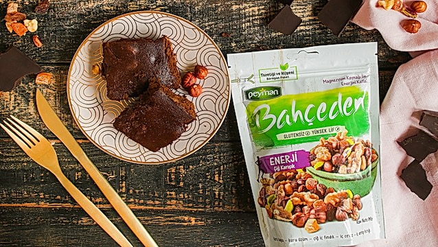 Tatlı krizleri için doğal ve lezzetli bir tarif: Kuru Meyveli Unsuz Brownie